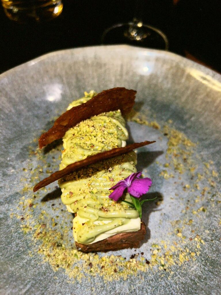 Sobremesa de chocolate com Pistache np Tetto de Poa